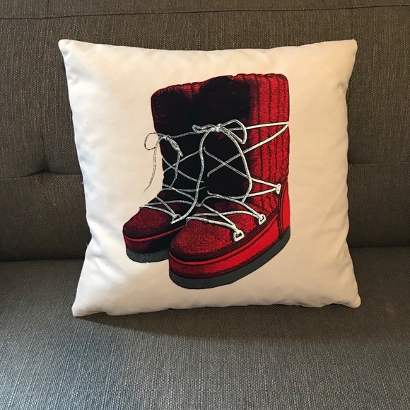 Soft Velvety Snow Boot Pillow Red Boots Winter Ski Lodge Restort Board Holiday - Picture 1 of 2